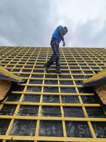 Versant de toiture réparé sur une maison à Pontoise dans le Val-d'Oise